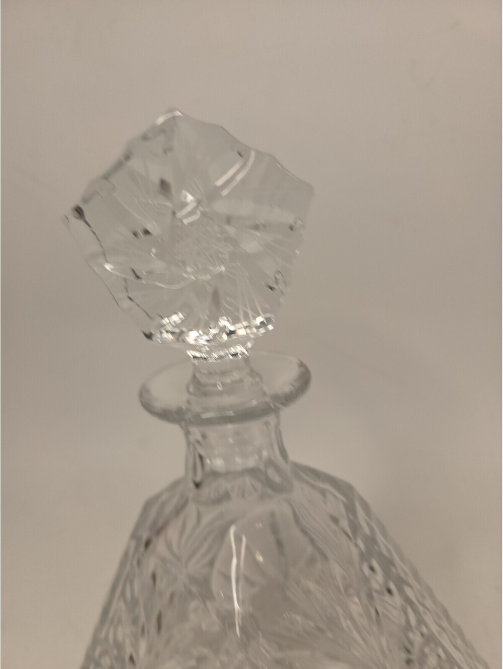 Godinger Dublin Crystal Triangular Whiskey Decanter & Chevron Stopper 11" Heavy - Picture 6 of 7